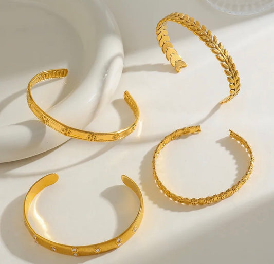 Pulsera dorada abierta varios estilos