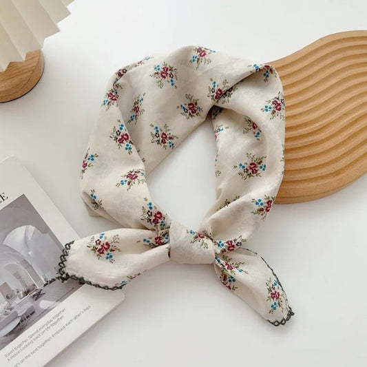 Pañoleta con orilla bordada