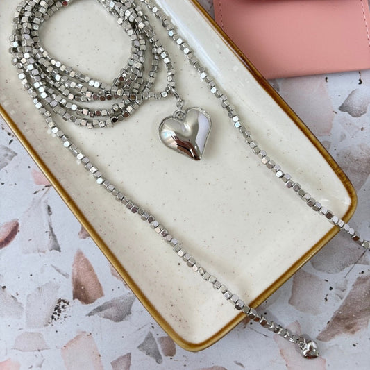 Collar largo con mega corazon