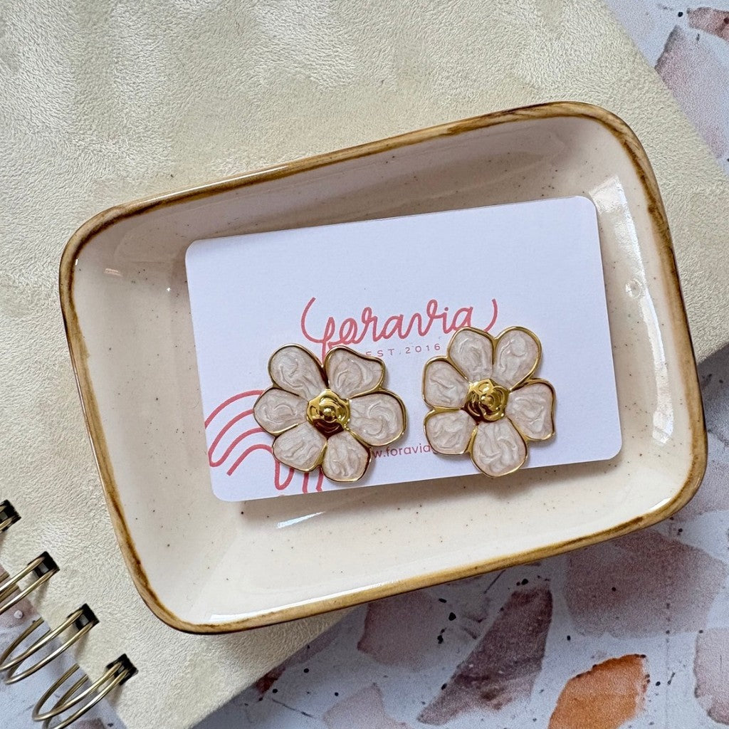 Aretes de flor mediana