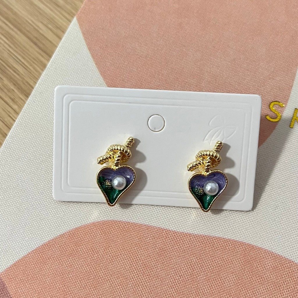 Aretes de corazon morado