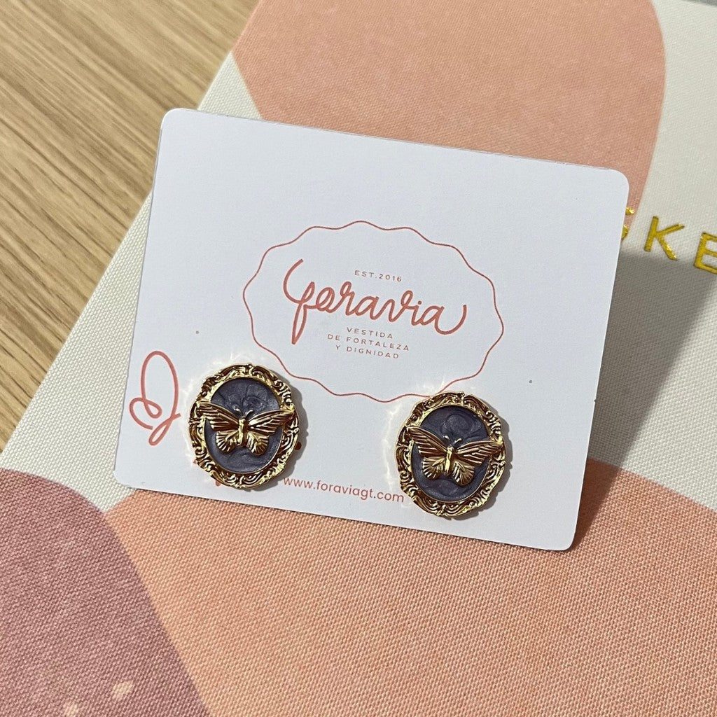 Aretes de mariposa dorada