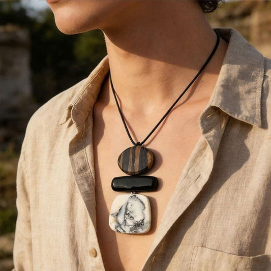 Collar piedras blanck and white