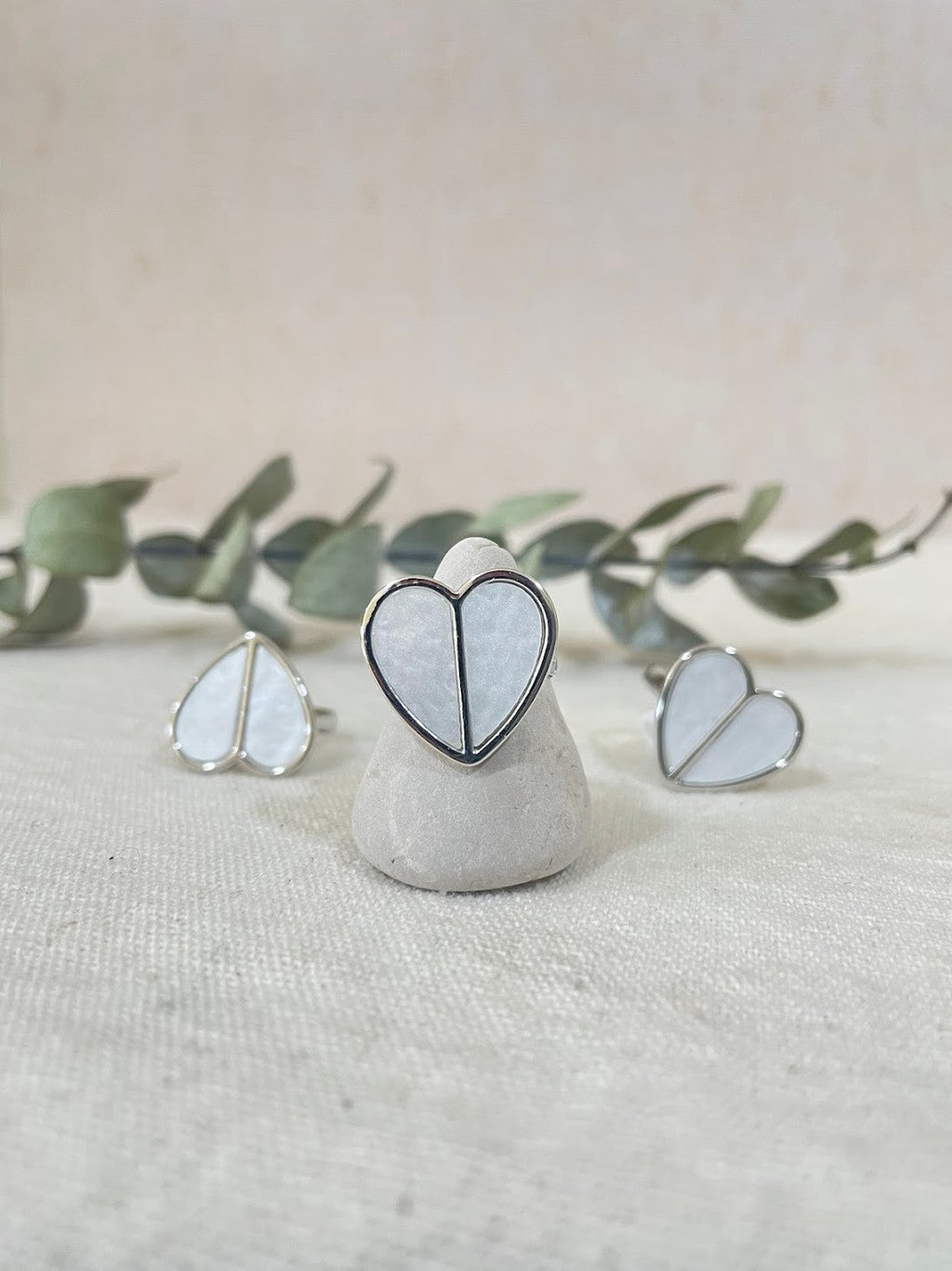 Anillo plateado amor a la mitad