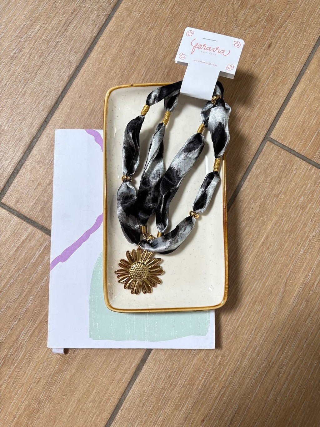 Collar de pañuelo animal print Flor
