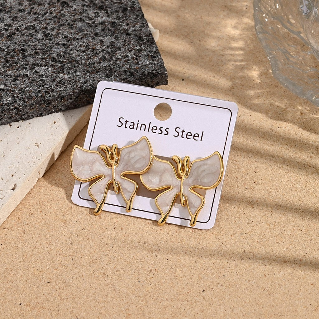 Aretes de mariposa borde dorado