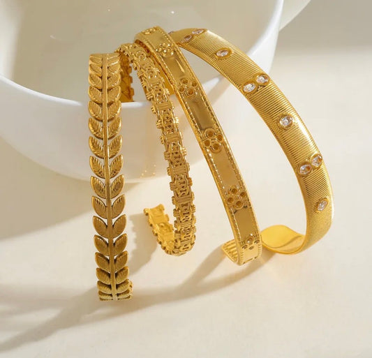 Pulsera dorada abierta varios estilos