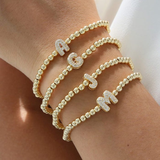Pulsera de inicial dorada