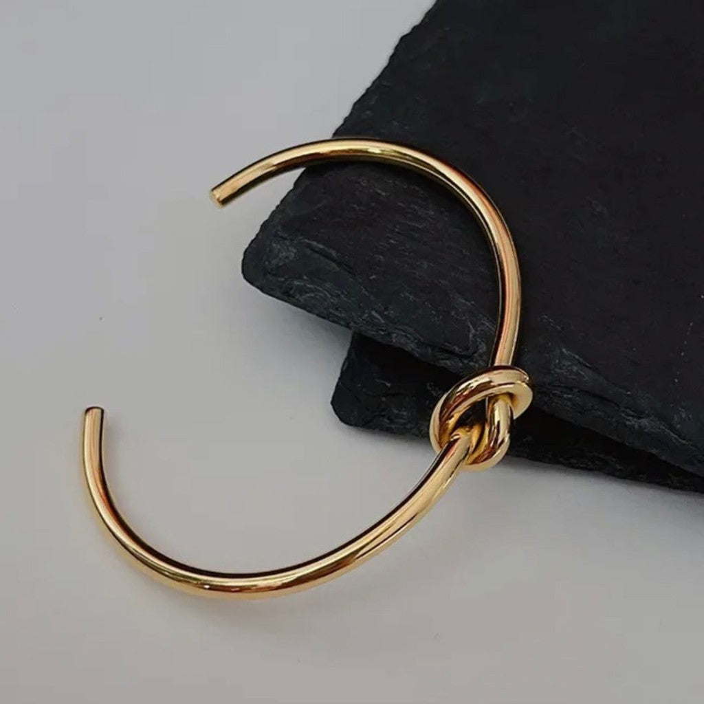 Pulsera rigida de nudito