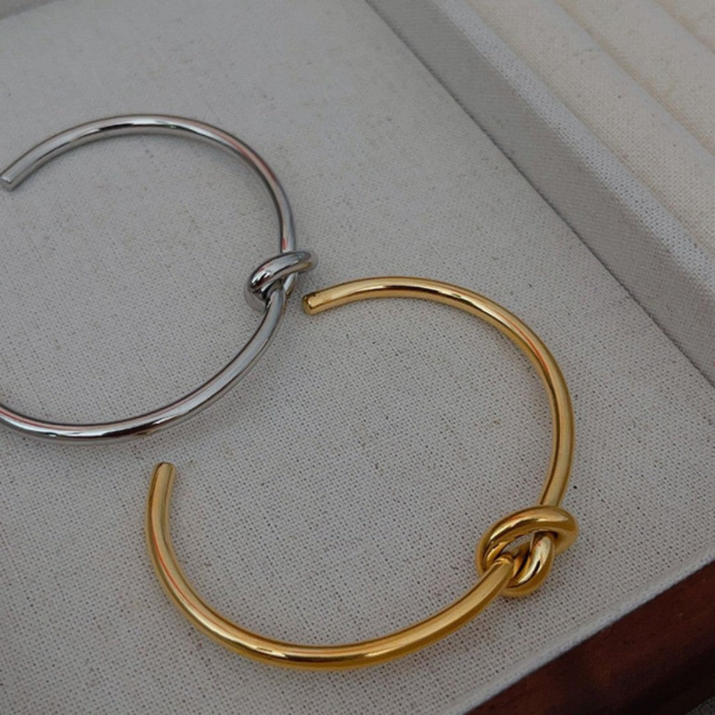 Pulsera rigida de nudito