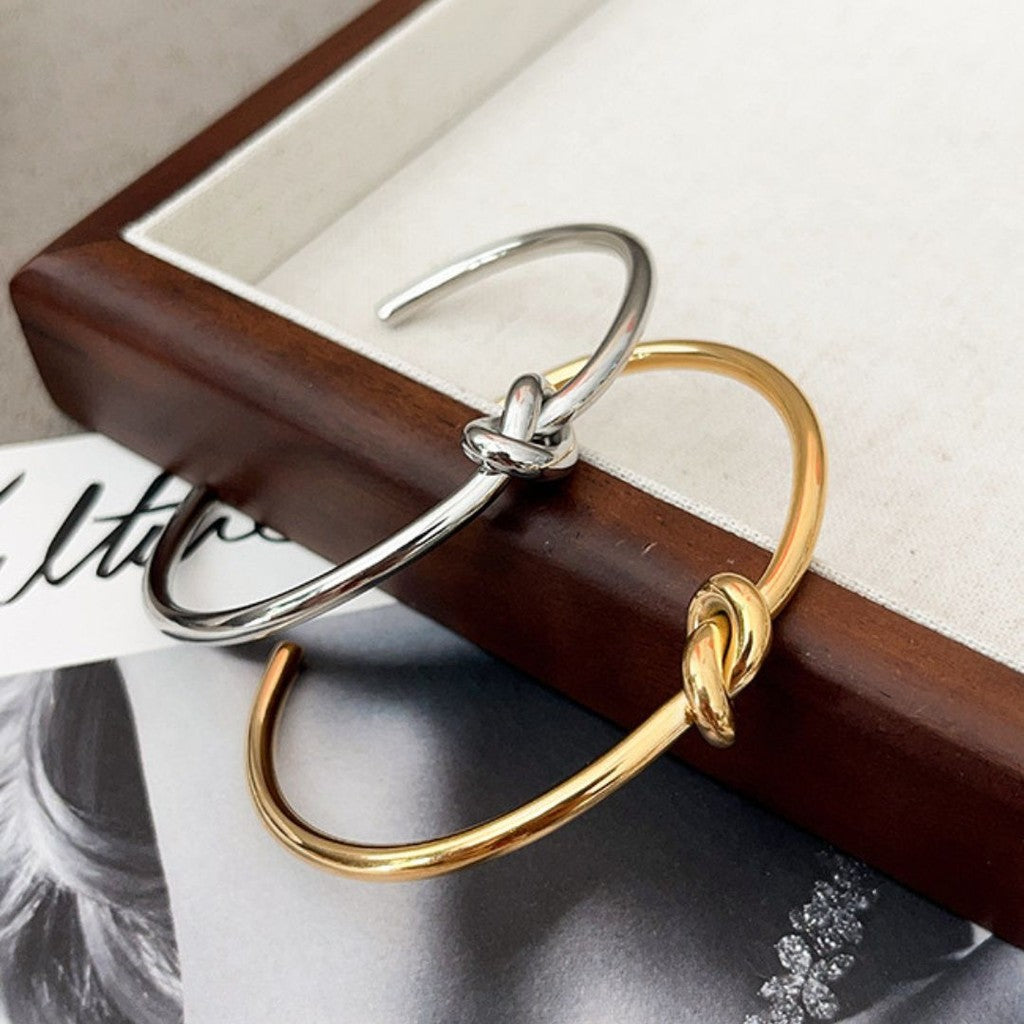 Pulsera rigida de nudito