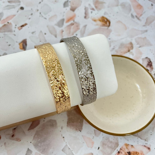 Pulsera midi abierta texturizada