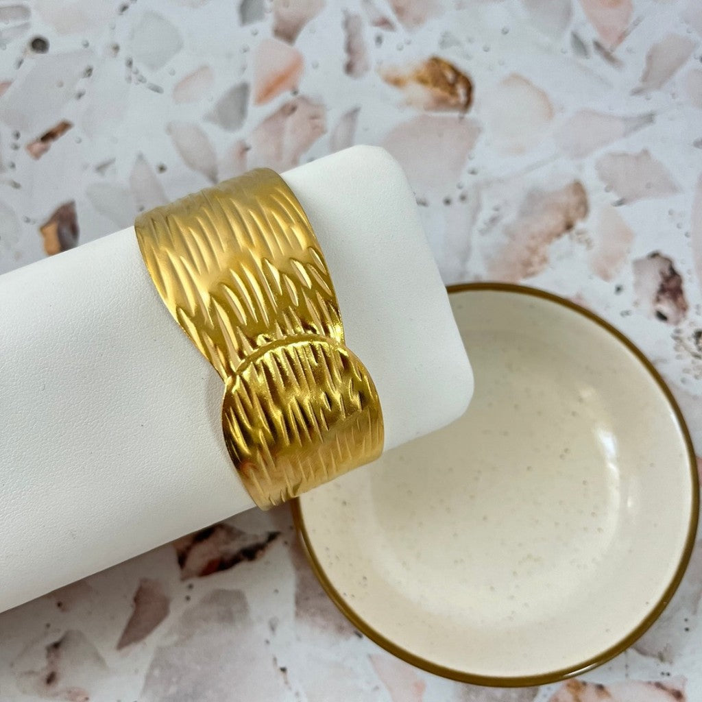 Pulsera de rayas doble dorada