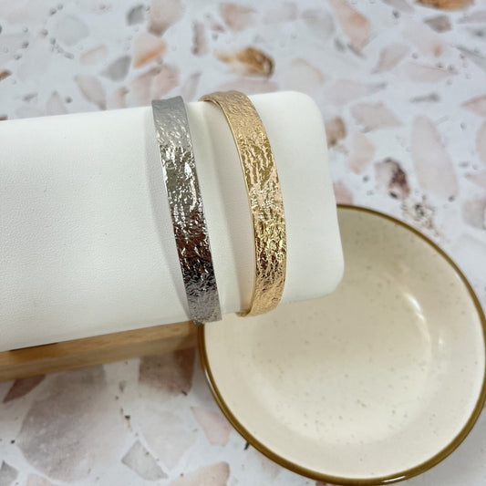 Pulsera slim abierta texturizada