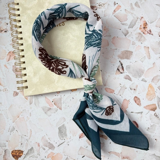 Pañoleta verde piñitas