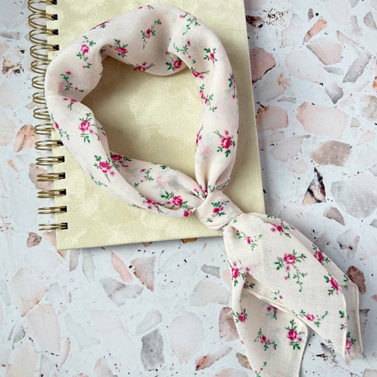 Pañoleta mini rositas