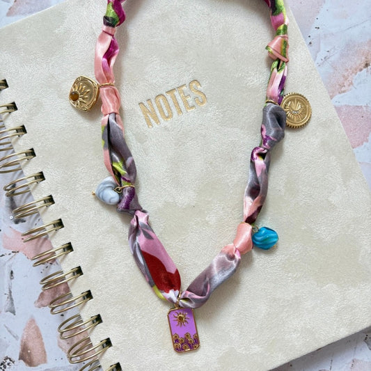 Collar de pañuelo sol morado