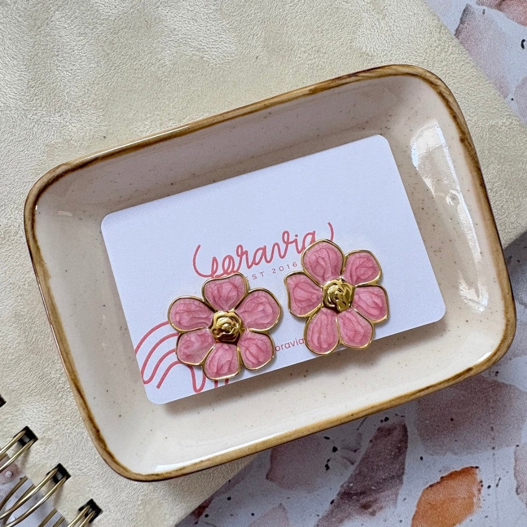 Aretes de flor mediana