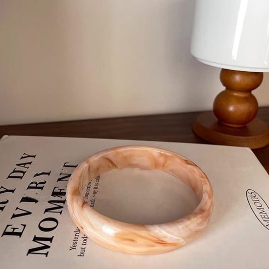 Pulsera de resina rosada