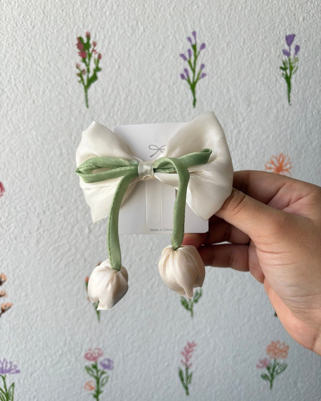 Moño pequeño con tulipan