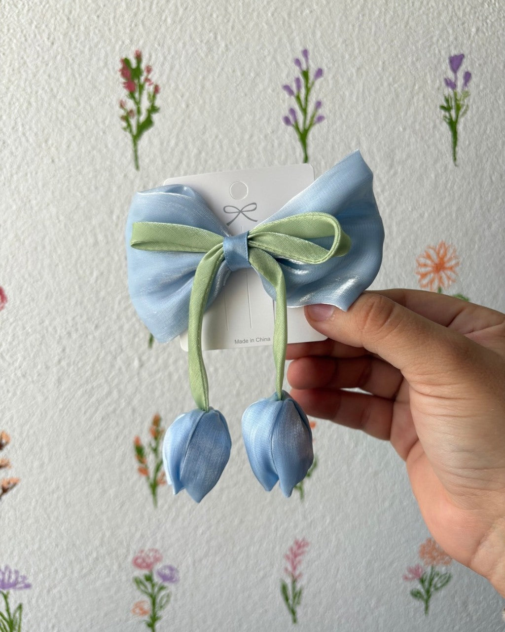 Moño pequeño con tulipan