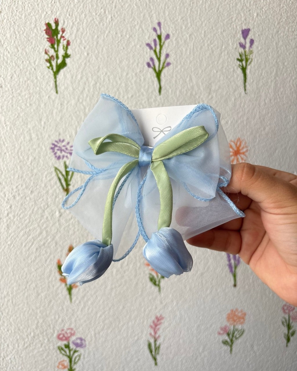 Moño mediano con tulipan