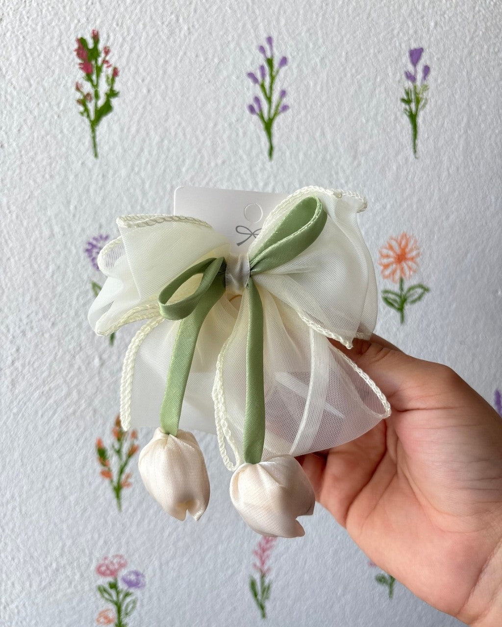Moño mediano con tulipan