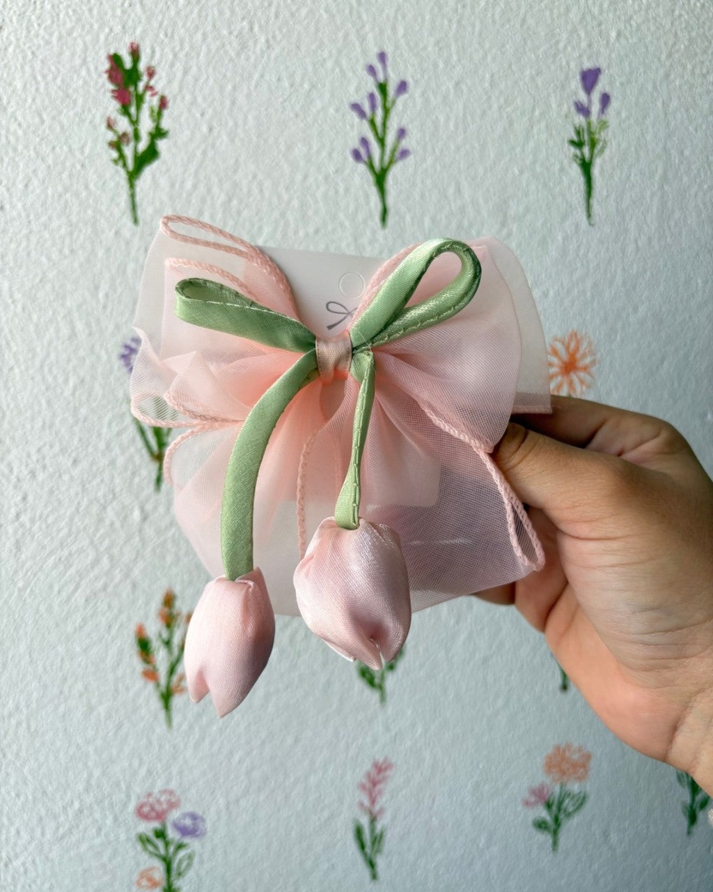 Moño mediano con tulipan