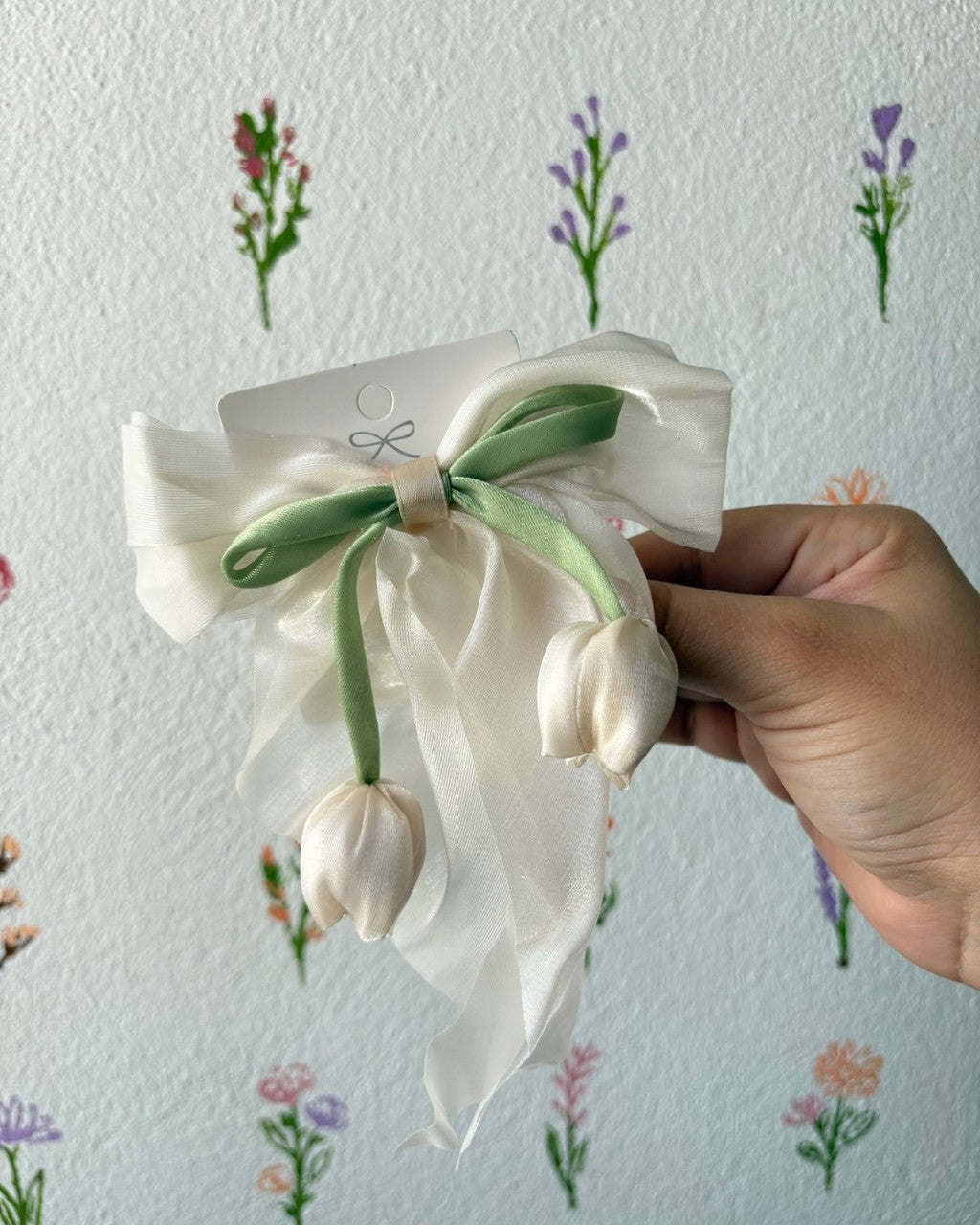 Moño largo con tulipan