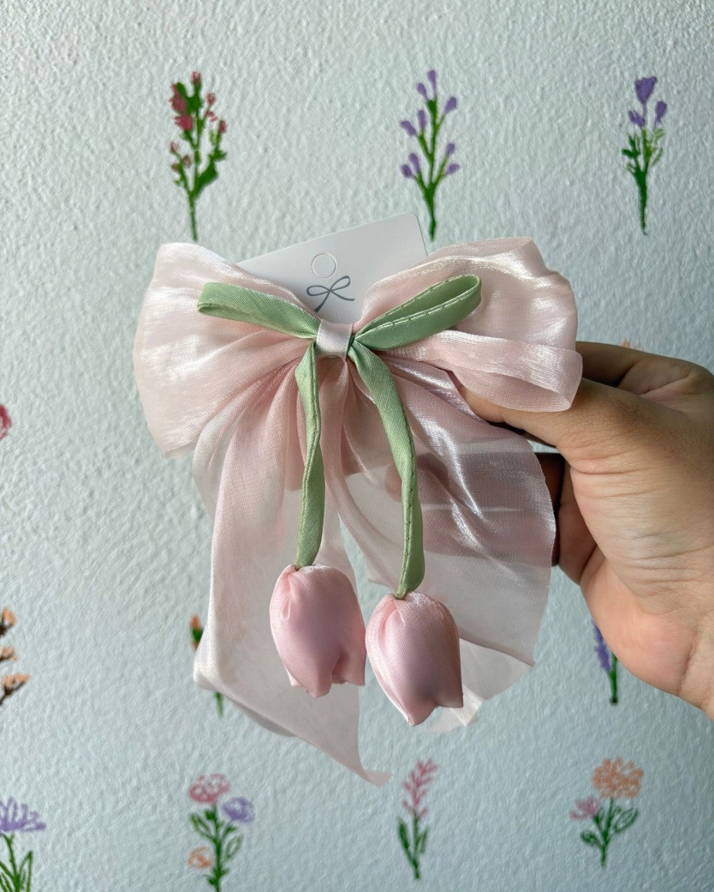 Moño largo con tulipan