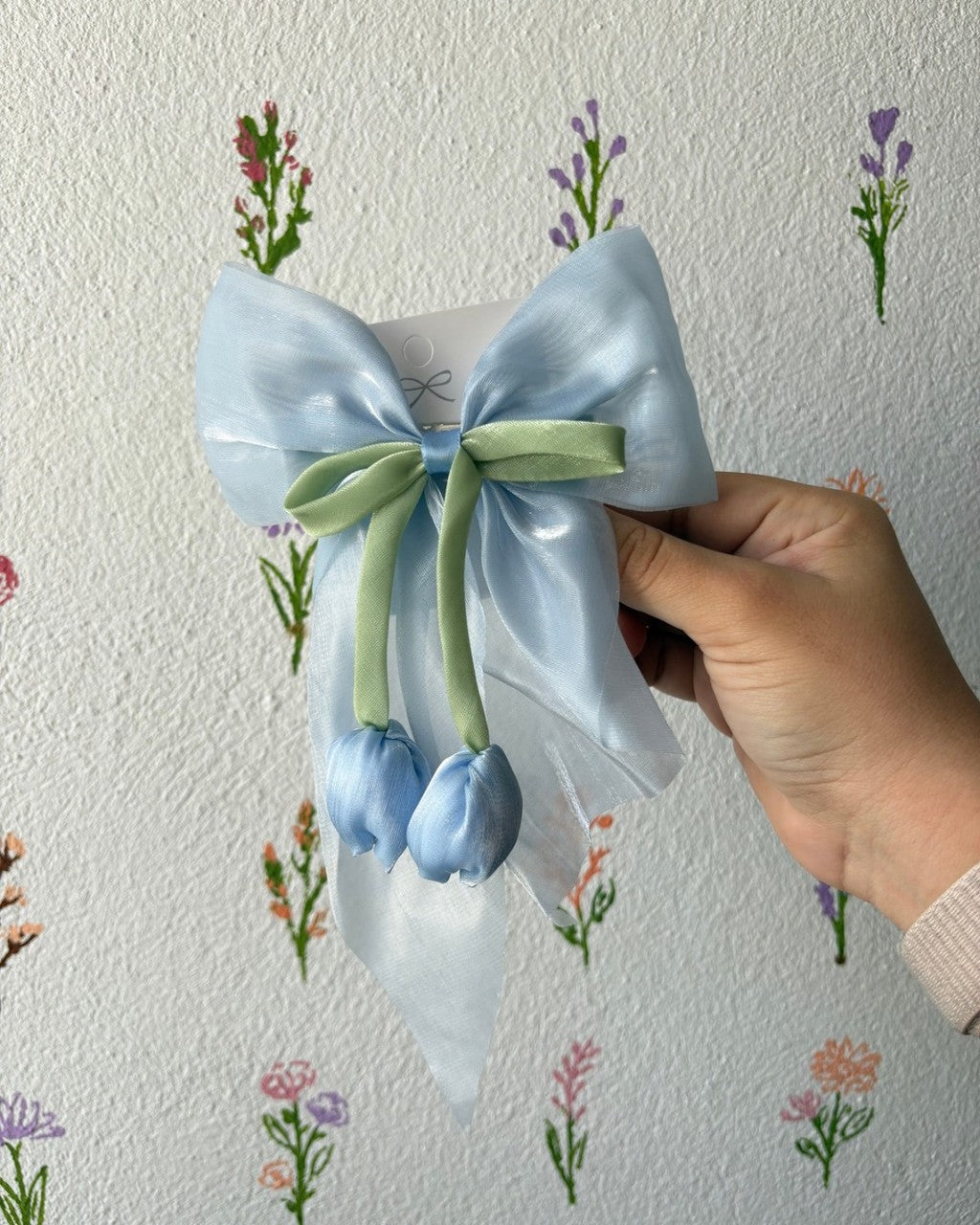 Moño largo con tulipan