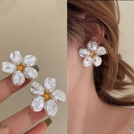 Aretes studs flor de piedras blancas