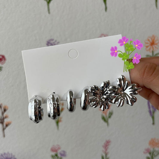 Set de aretes mini argollas y flor