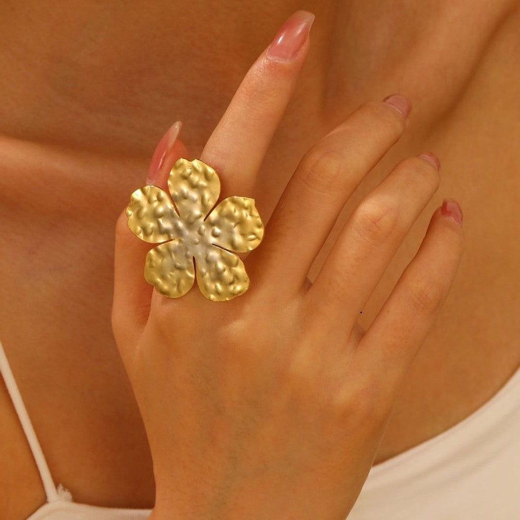 Anillo Flor mega martillado